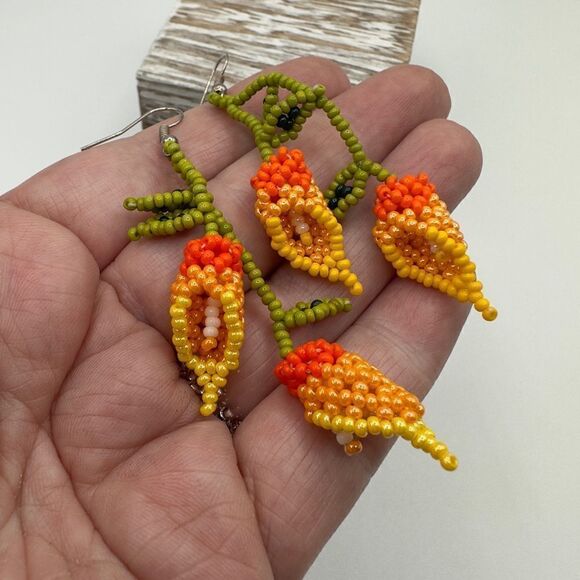 Vintage Handmade Seedbed Flower Earrings - Picture 1 of 4